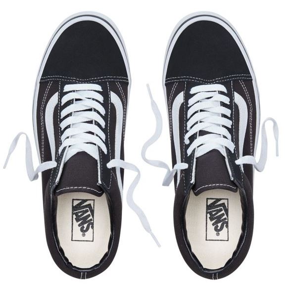 VANS black + white old skool skate sneakers (7.5) VANS black + white old skool skate sneakers (7.5)